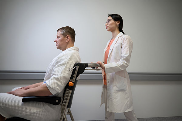 Imagen de Curso de Desarrollo Profesional Movilización y Traslado de Pacientes: Ergonomía y Mecánica Corporal